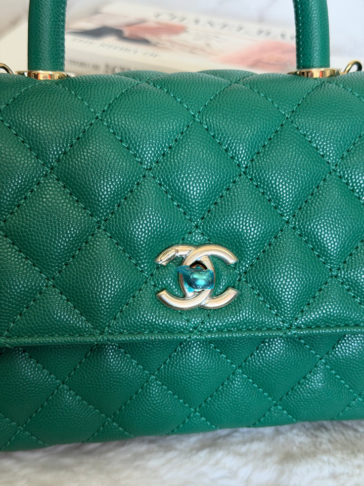 CHANEL 22A Green Caviar LGHW Coco Handle Flap Bag size Small 2022