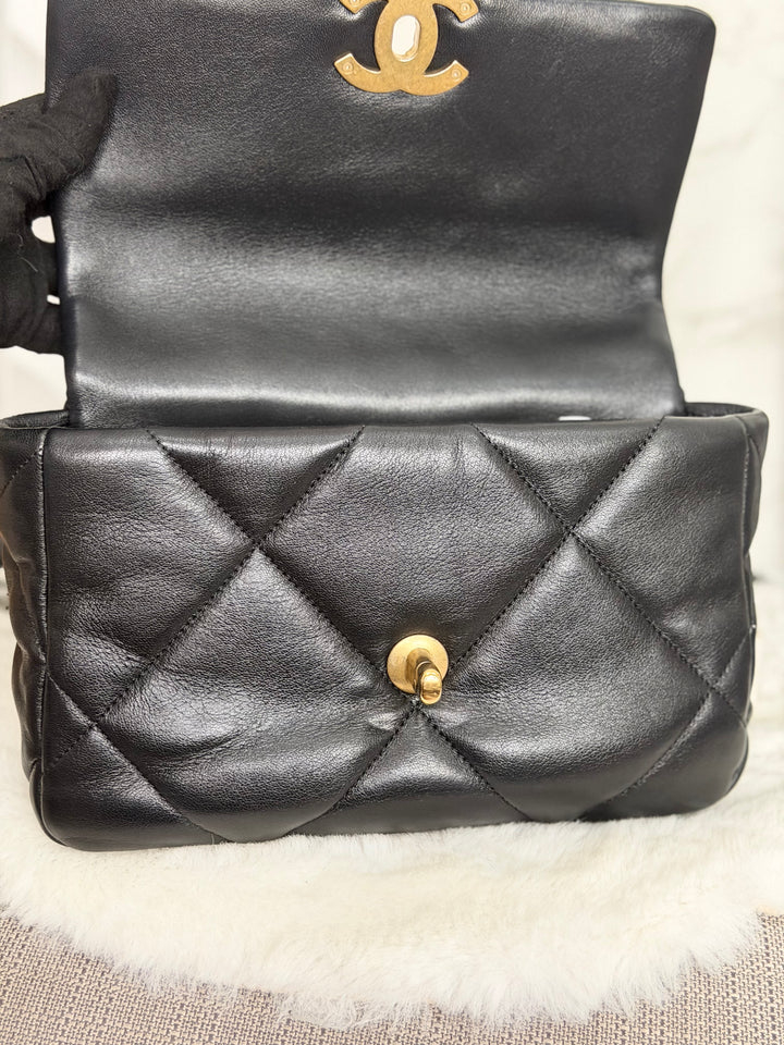 CHANEL series 31 Black Lambskin Mixed HW 19 Flap Bag size SMALL