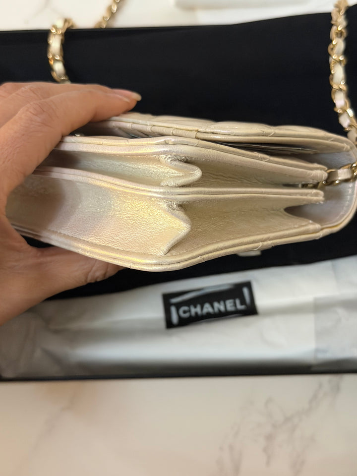 CHANEL series 31 20B Ivory Calf Skin LGHW Mini Wallet on Chain (WOC) 6 inches