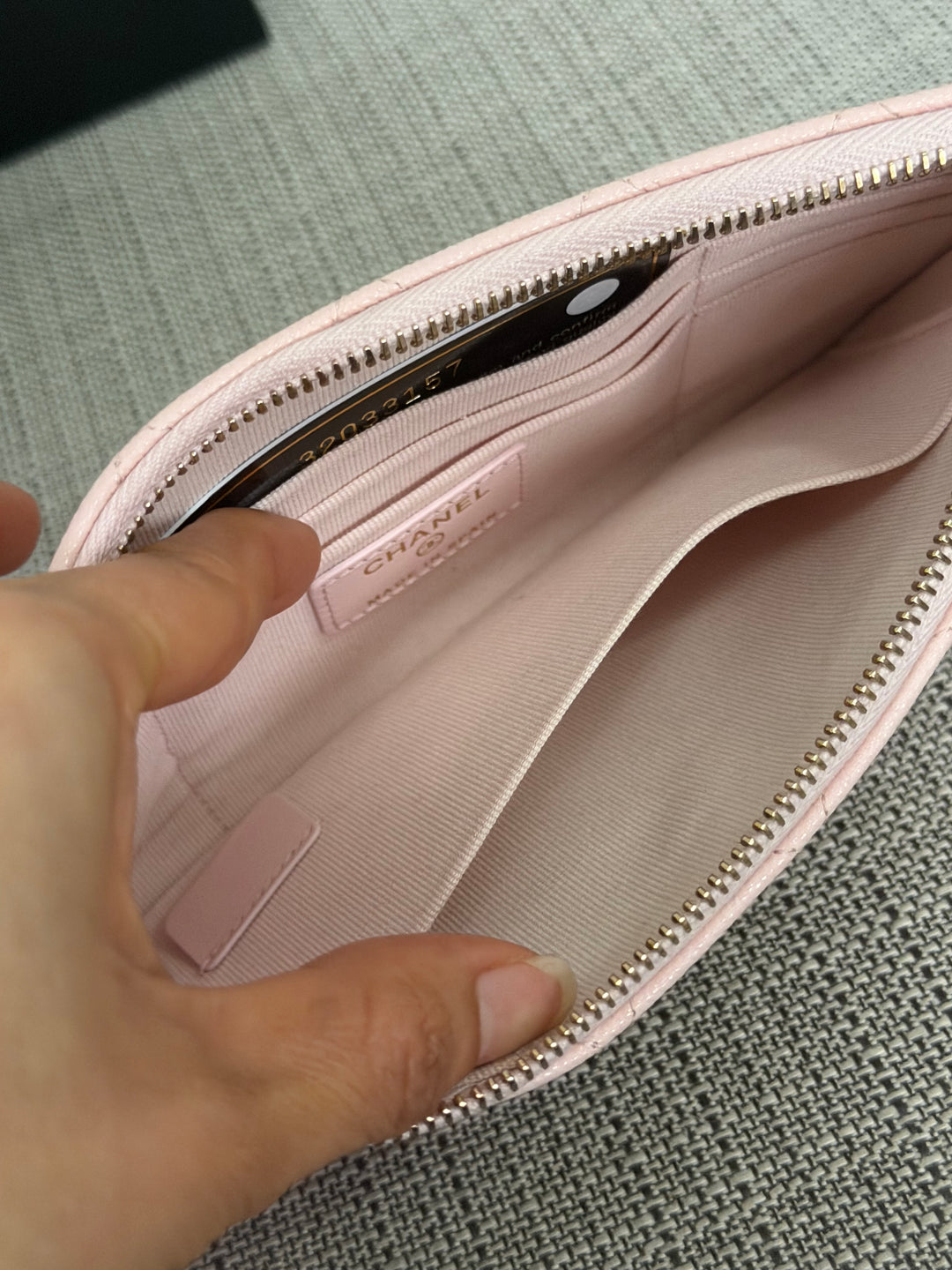 CHANEL series 32 Pink Caviar Crystal CC LGHW Small O Case Pouch