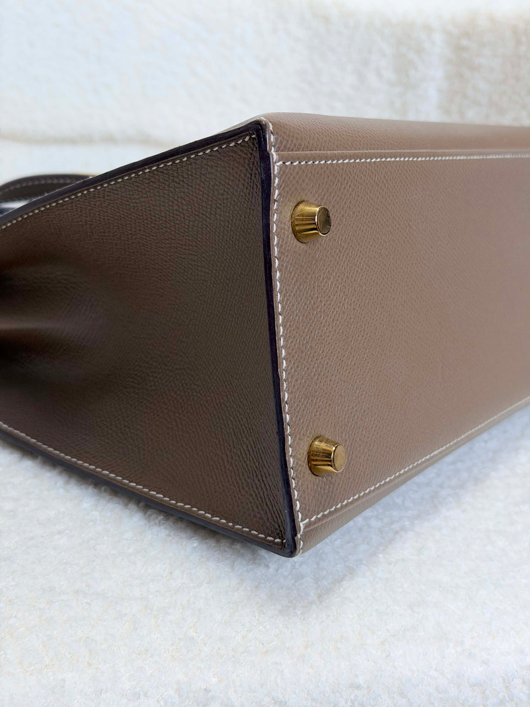 HERMÈS Kelly 28 Etoupe Epsom Sellier GHW Stamp Y 2020