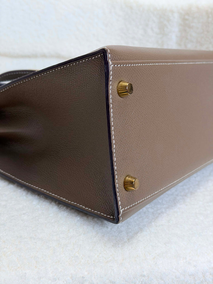 HERMÈS Kelly 28 Etoupe Epsom Sellier GHW Stamp Y 2020