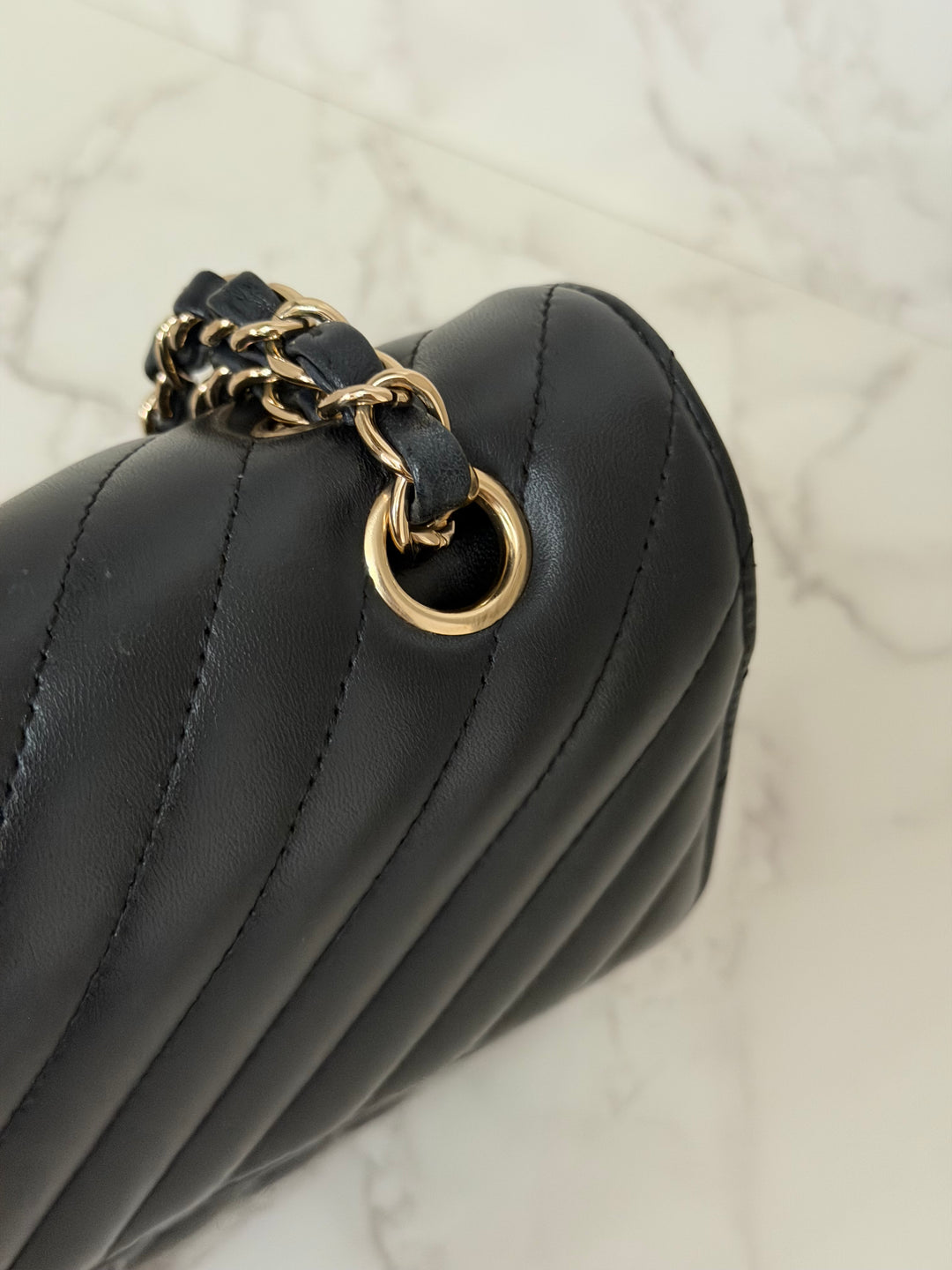 CHANEL series 29 2019 Black Lambskin Chevron LGHW Medium Timeless Classic Double Flap Bag