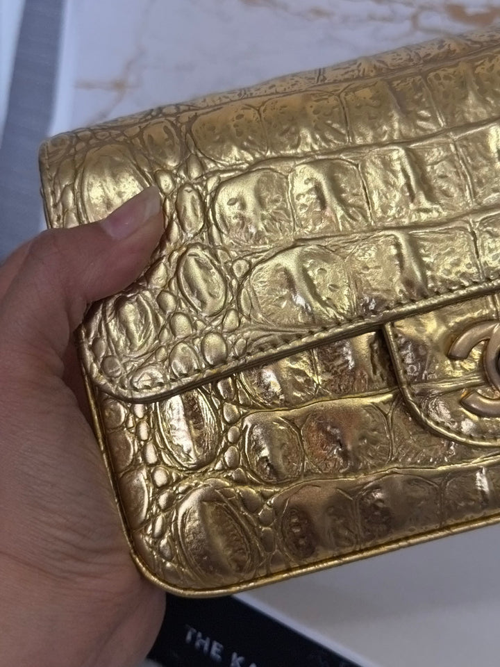 CHANEL series 28 19A Metiers d'Art collection Gold Croc Embossed Calf Skin Mini Rectangular Flap Bag with Aged GHW 2019 RARE