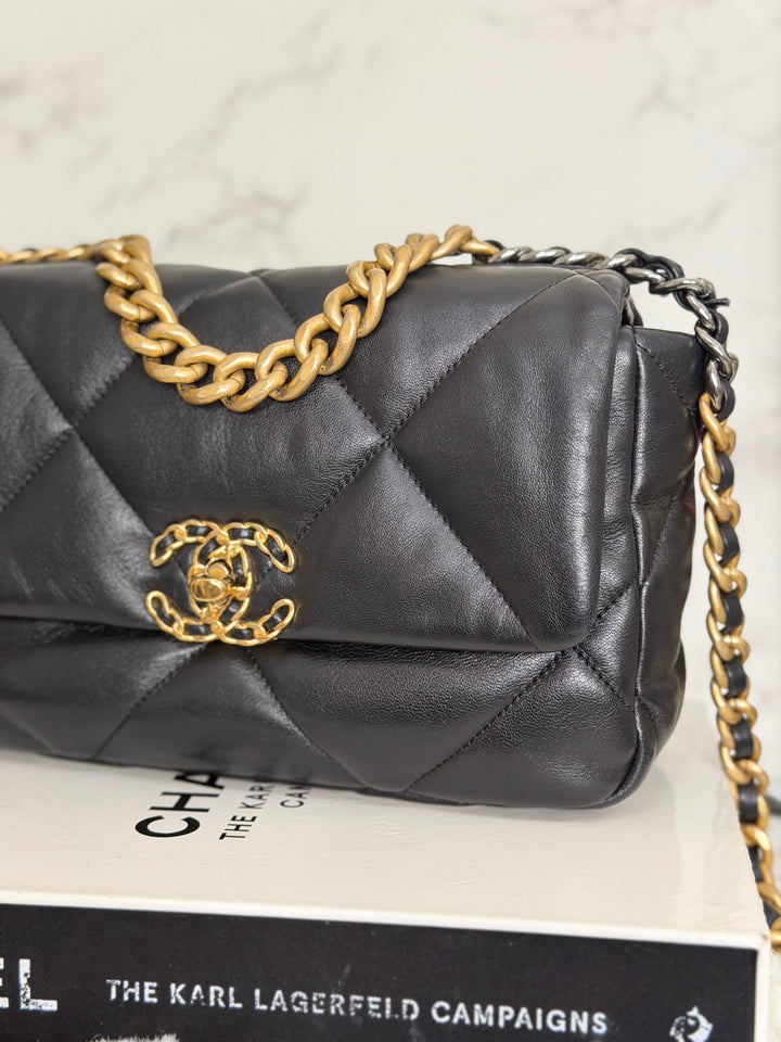 CHANEL series 31 Black Lambskin Mixed HW 19 Flap Bag size SMALL
