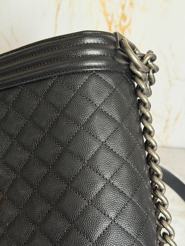CHANEL series 25 Black Caviar Ruthenium Hardware Old Medium Le Boy Bag 25 cms 2018