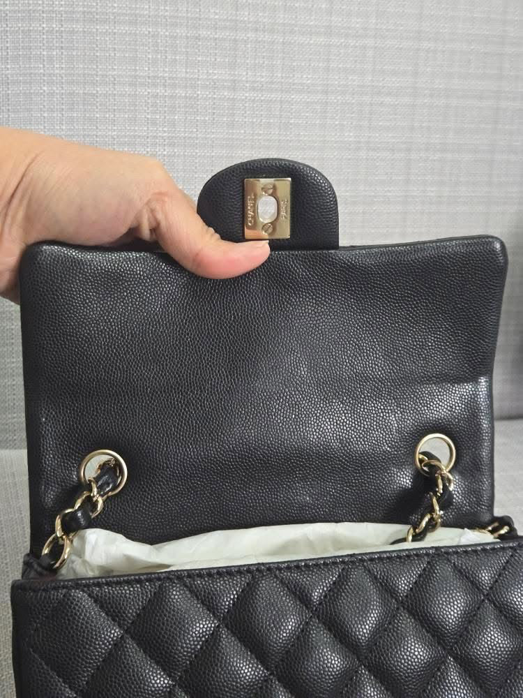 Chanel series 24 2017 17B Black caviar LGHW Mini Rectangular Flap Bag with Burgundy Leather lining