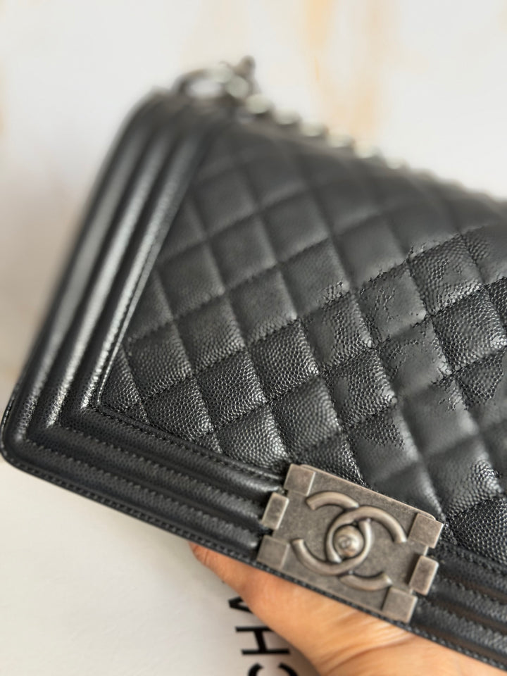 CHANEL series 25 Black Caviar Ruthenium Hardware Old Medium Le Boy Bag 25 cms 2018