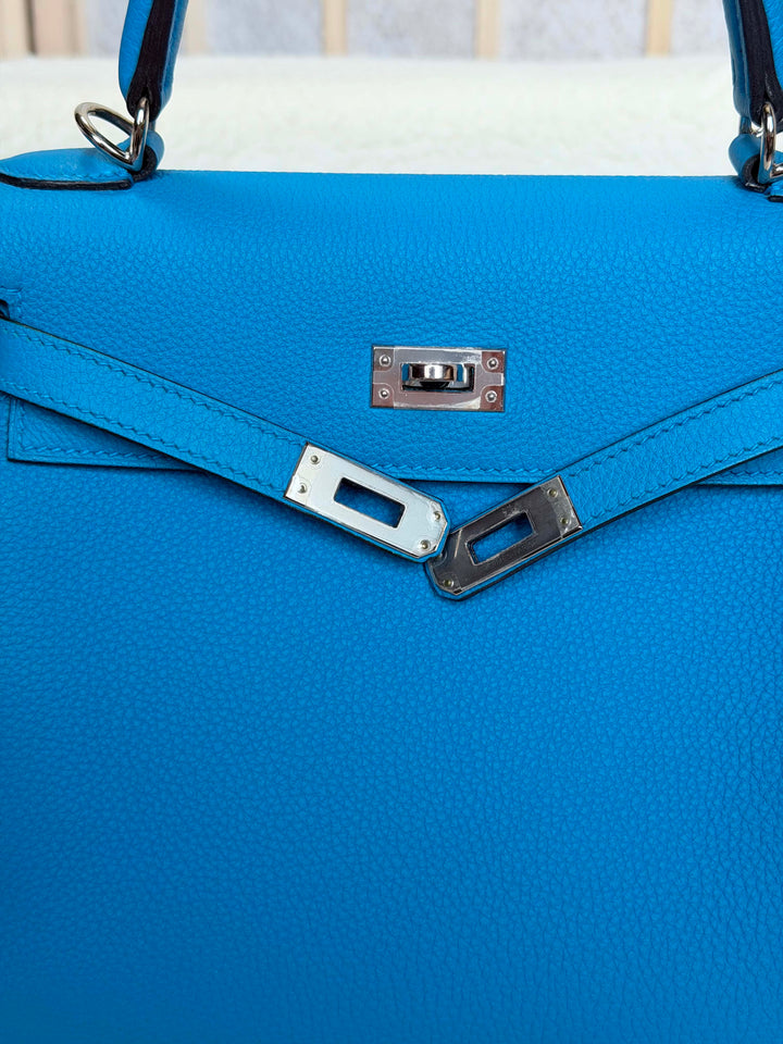 HERMÈS Bleu Zanzibar Togo Leather PHW Kelly 25 Stamp A 2018