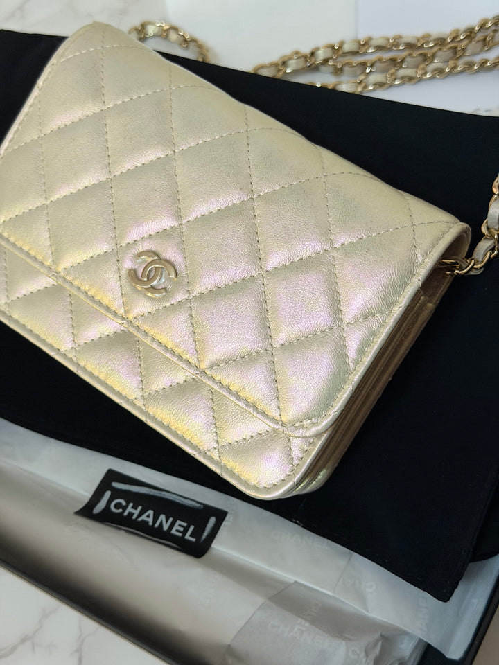 CHANEL series 31 20B Ivory Calf Skin LGHW Mini Wallet on Chain (WOC) 6 inches