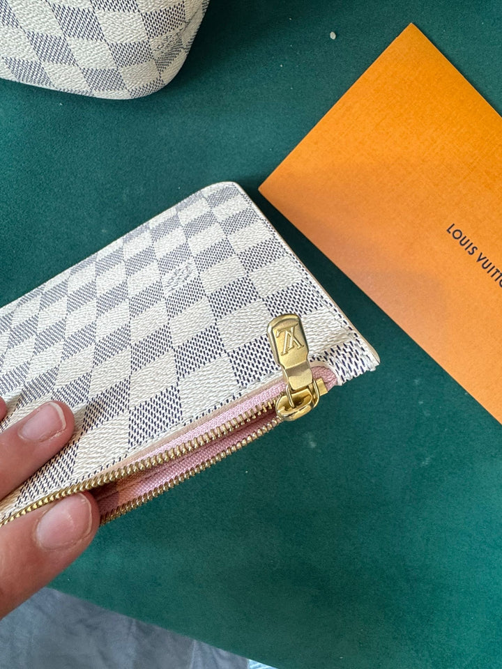 LOUIS VUITTON Neverfull MM Tote Bag in Damier Azur with Rose Ballerine lining