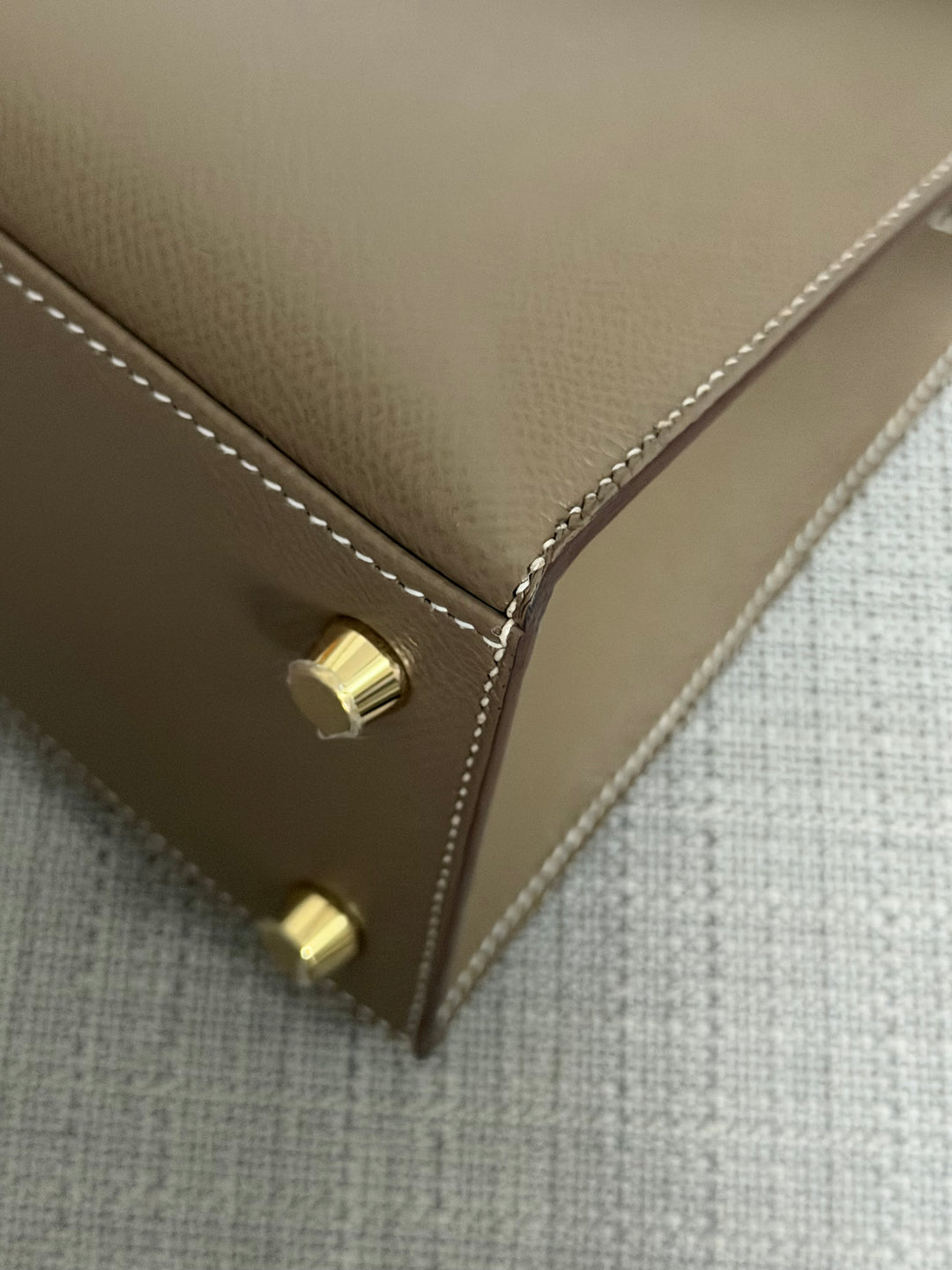 HERMÈS Kelly 25 Etoupe Epsom Leather Sellier GHW Stamp Z 2021 Pristine
