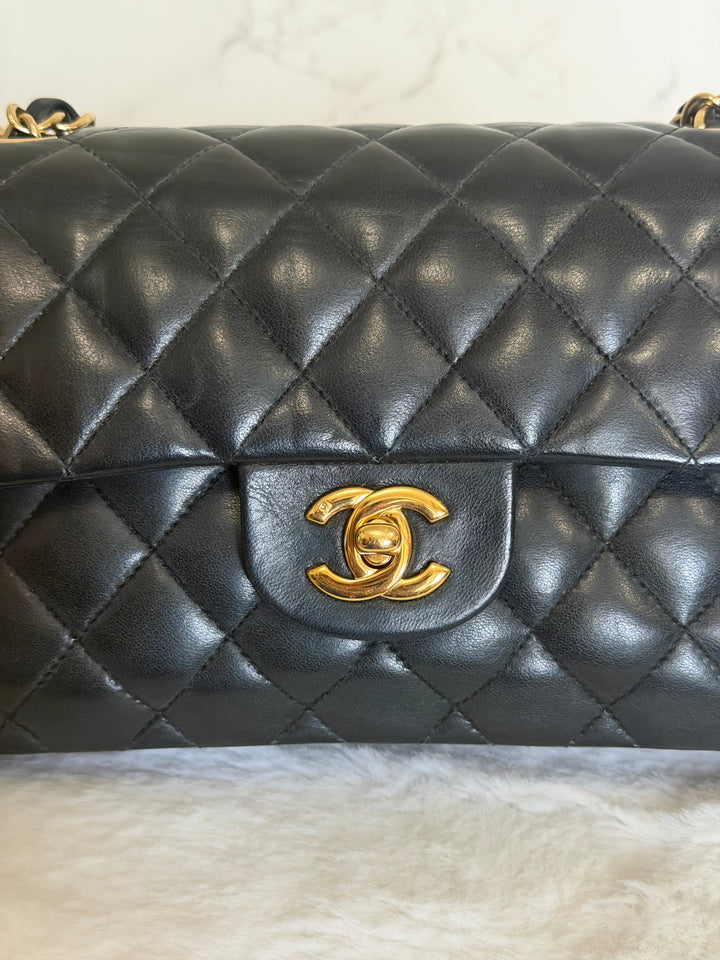 CHANEL Vintage series 11 Black Lambskin 24K GHW Small Timeless Classic Double Flap Bag