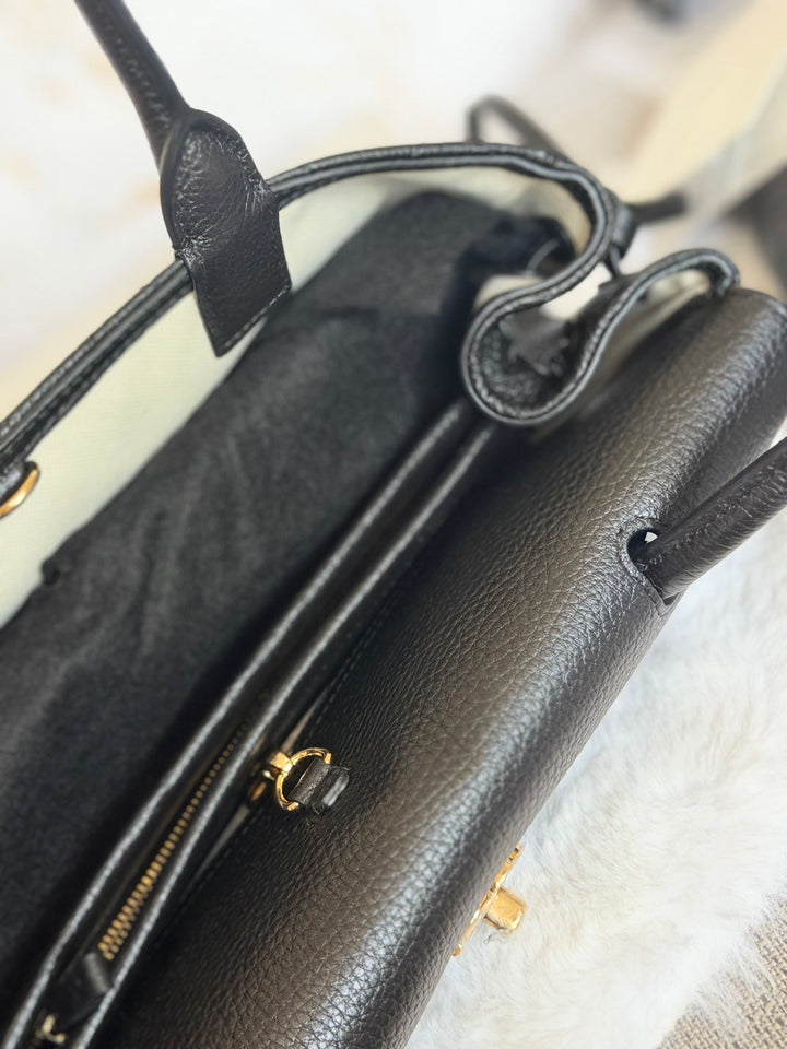 CHANEL 26S Black Caviar GHW East West Hobo Bag Matthieu Blazy SOLD OUT 2026