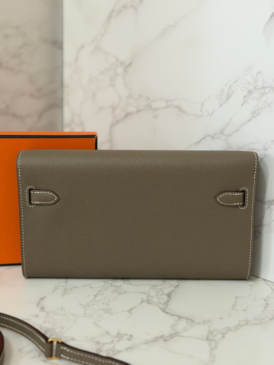 HERMES Kelly To Go Etoupe Epsom Leather GHW stamp B 2023