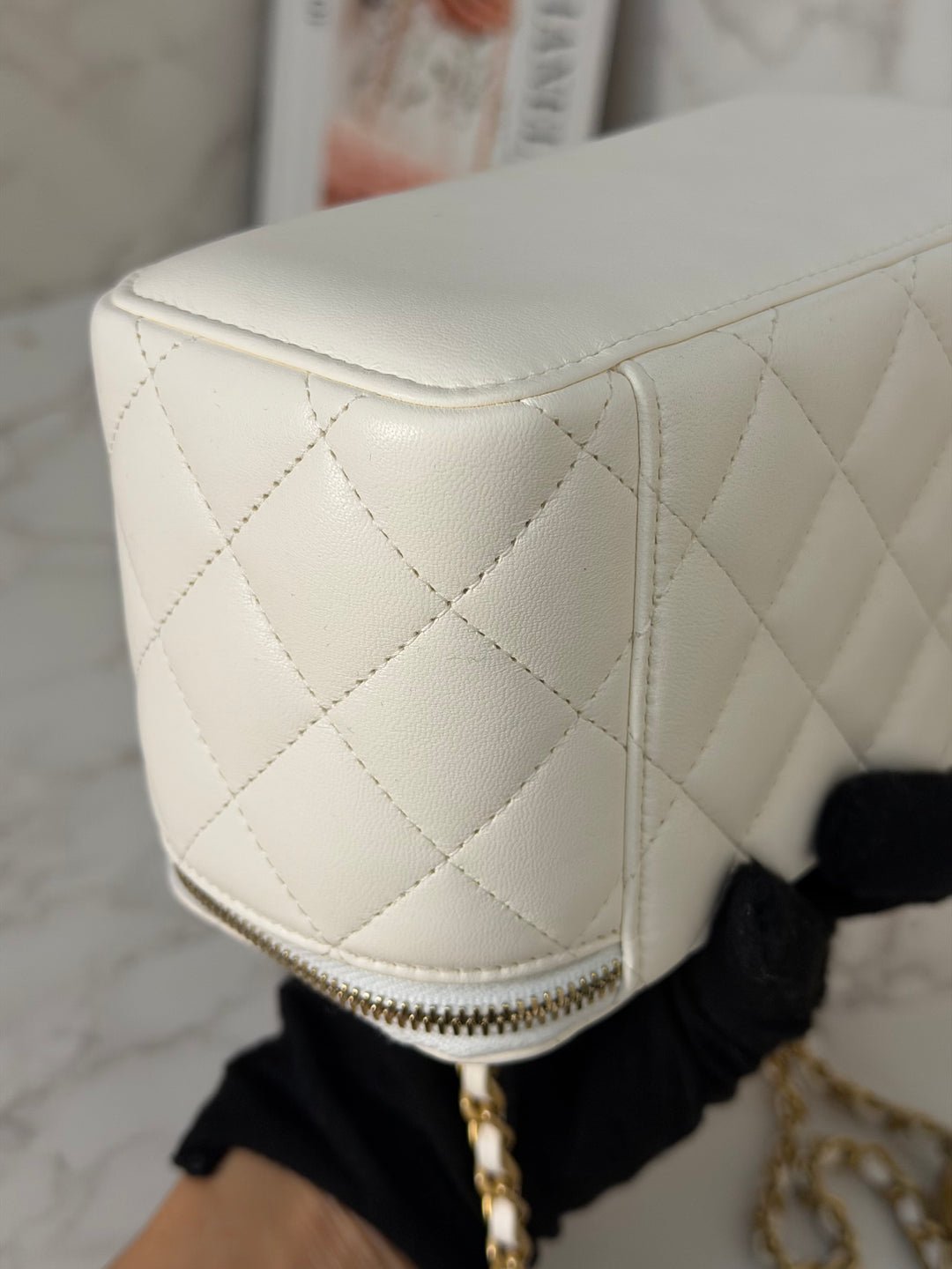 CHANEL series 31 White Lambskin aged GHW Small Vanity Pearl Crush Adjustable Chain 2020/2021