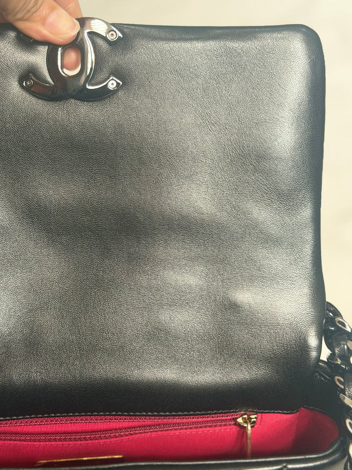 CHANEL 22P So Black 19 Black Lambskin Flap Bag size Small 2022