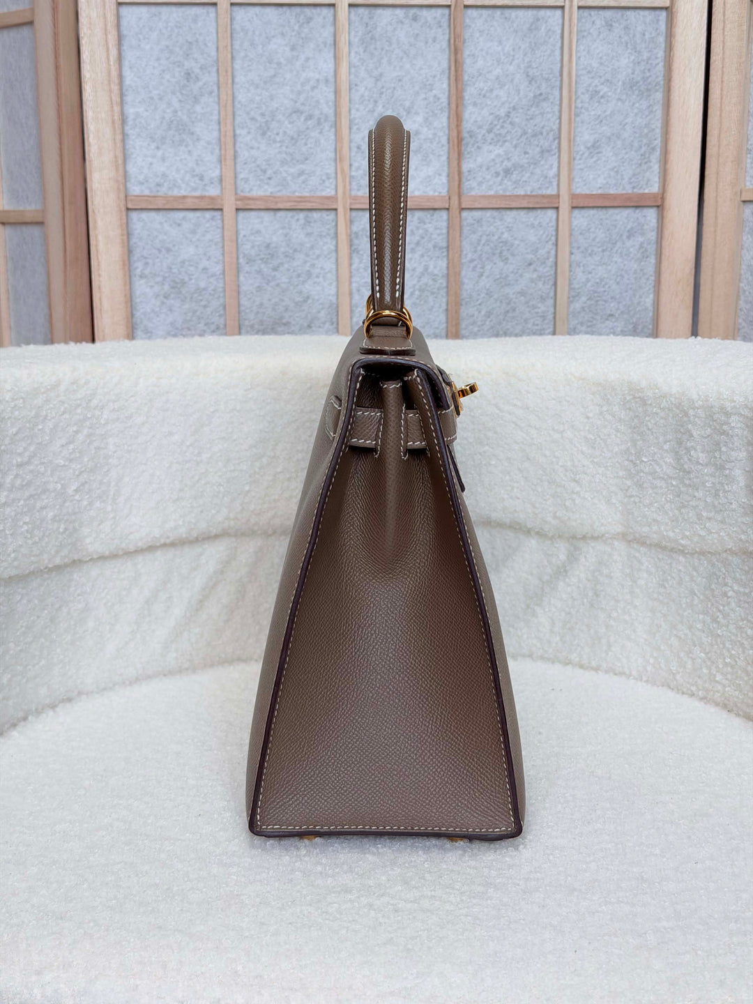HERMÈS Kelly 28 Etoupe Epsom Sellier GHW Stamp Y 2020