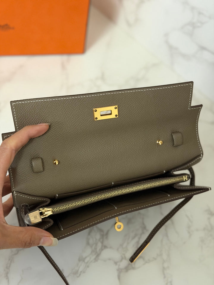 HERMES Kelly To Go Etoupe Epsom Leather GHW stamp B 2023