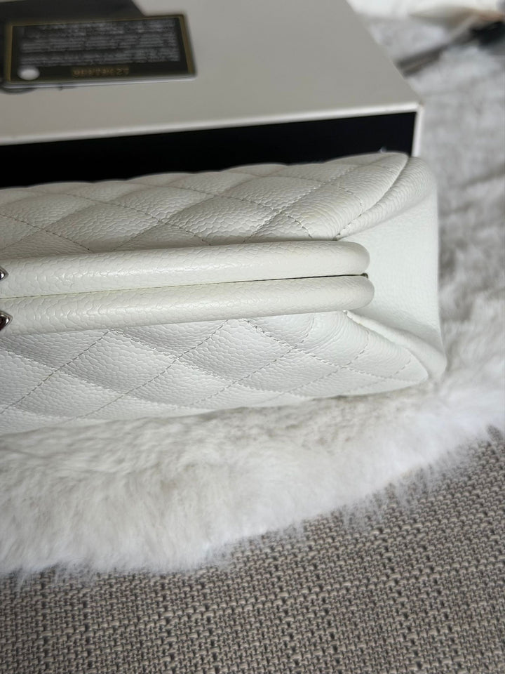 CHANEL series 12 White Caviar SHW Classic Clutch