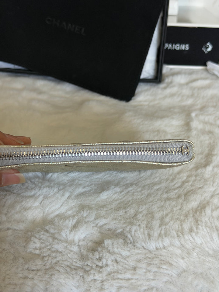 CHANEL 21K Glittery Silver Caviar SHW Mini O Case/Pouch 2021