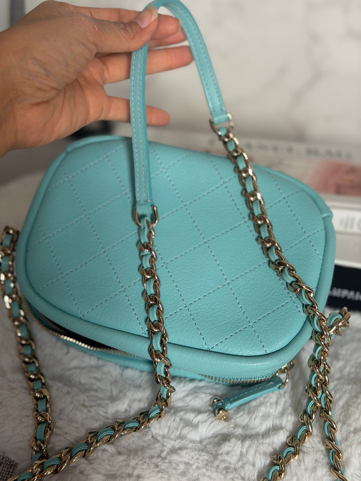 CHANEL series 26 Tiffany Blue calfskin LGHW Day Trip Camera case bag 7.5 inches 2019