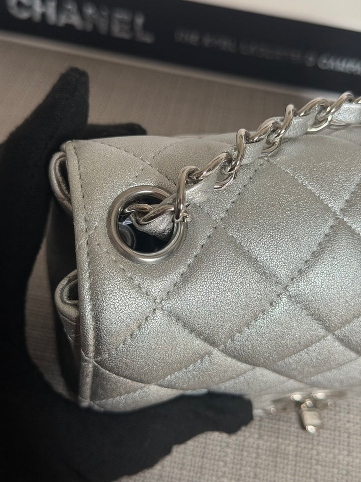 CHANEL Metallic Silver Lambskin SHW Square Mini Flap Bag 2021 21P collection series 31