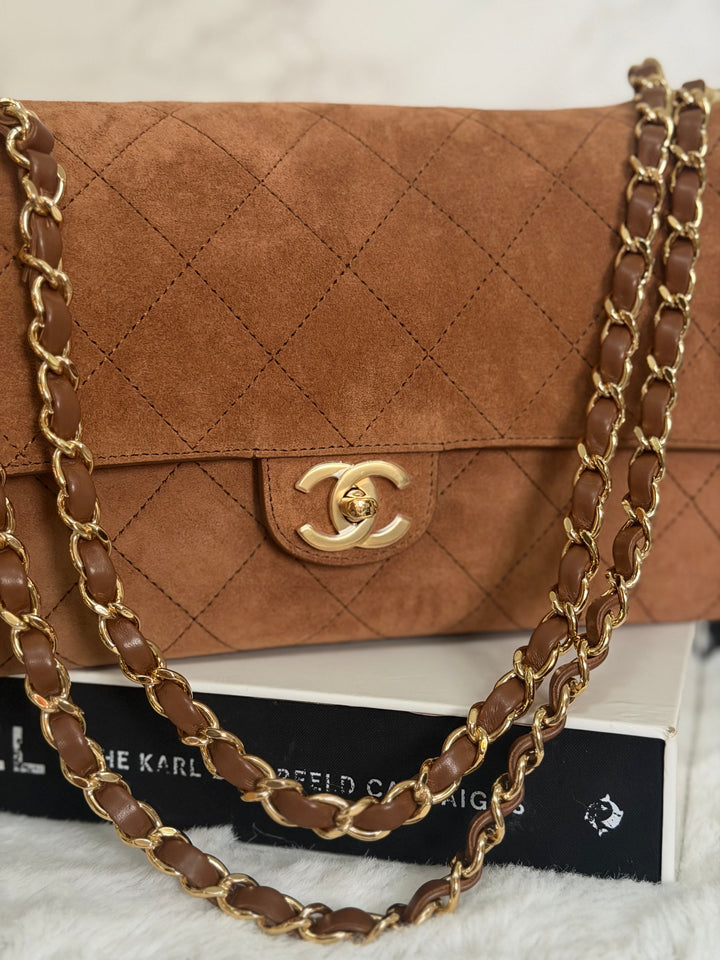 CHANEL 26A Métiers d’art Collection Camel Suede Leather LGHW Maxi 32 cms Flap Bag Matthieu Blazy 2026