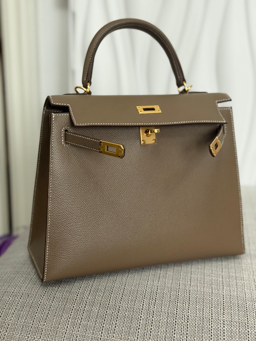 HERMÈS Kelly 25 Etoupe Epsom Leather Sellier GHW Stamp Z 2021 Pristine
