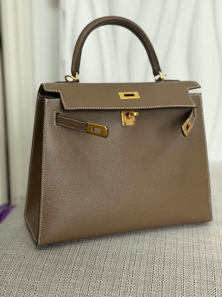 HERMÈS Kelly 25 Etoupe Epsom Leather Sellier GHW Stamp Z 2021 Pristine