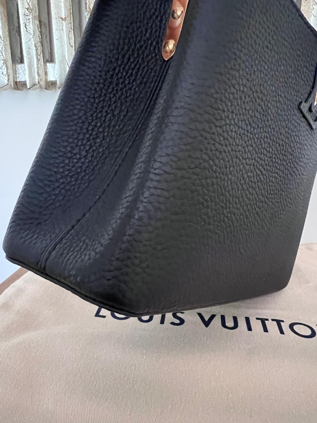 LOUIS VUITTON LV Black Caviar GHW Capucines BB