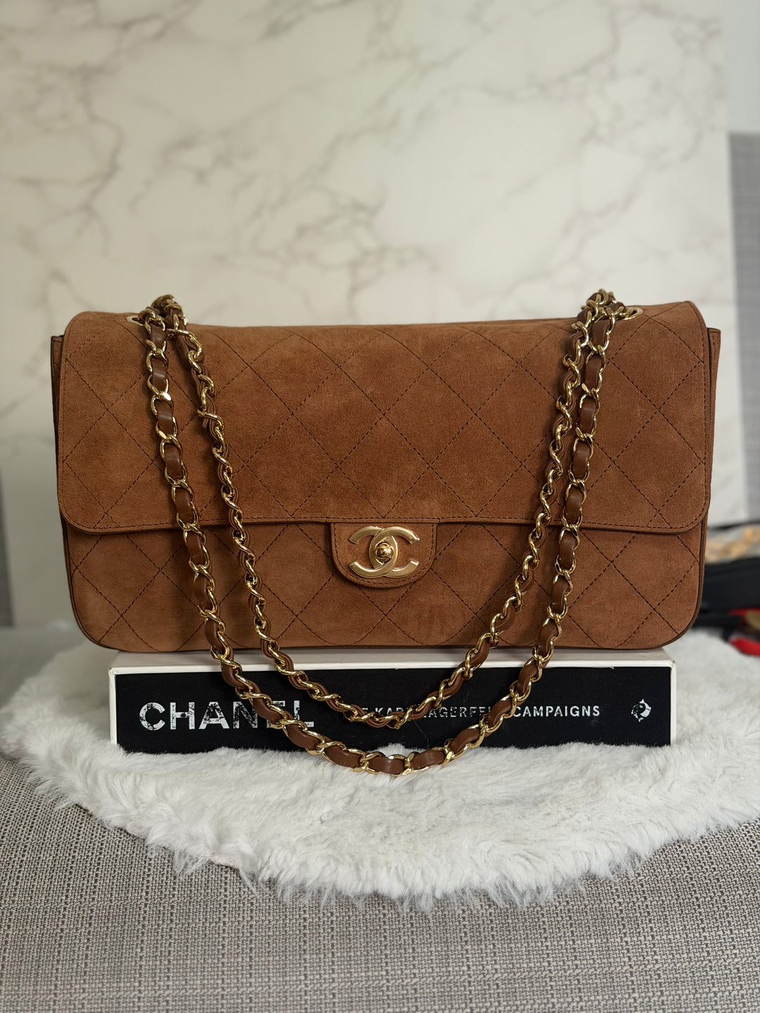 CHANEL 26A Métiers d’art Collection Camel Suede Leather LGHW Maxi 32 cms Flap Bag Matthieu Blazy 2026