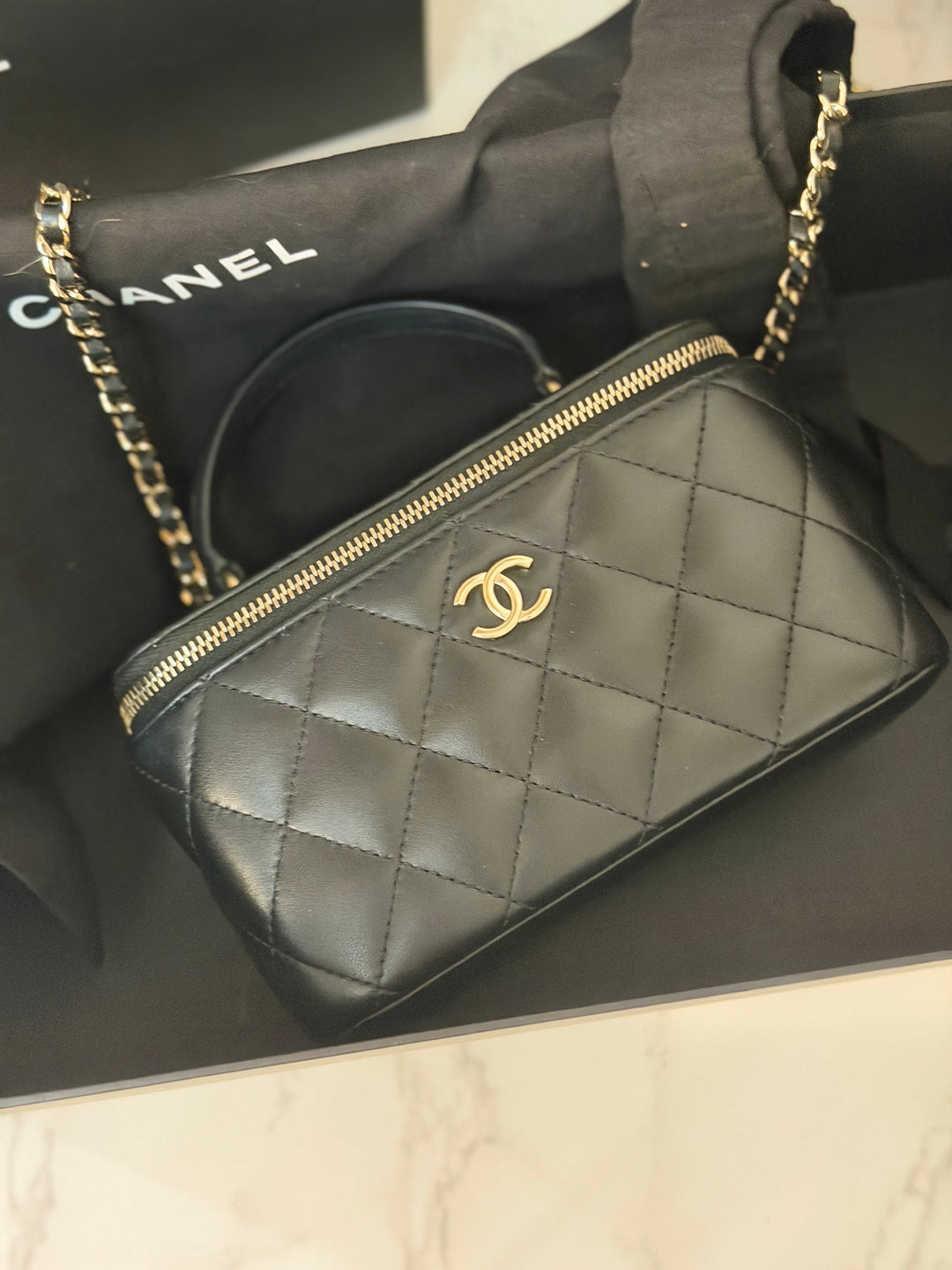 CHANEL series 31 Black Lambskin LGHW Small Vanity Case with Chain and Leather Top Handle