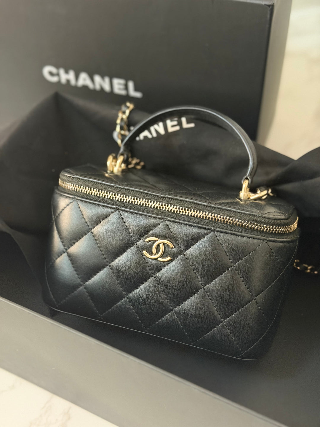 CHANEL series 31 Black Lambskin LGHW Small Vanity Case with Chain and Leather Top Handle