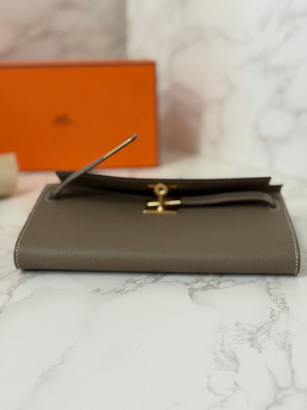 HERMES Kelly To Go Etoupe Epsom Leather GHW stamp B 2023