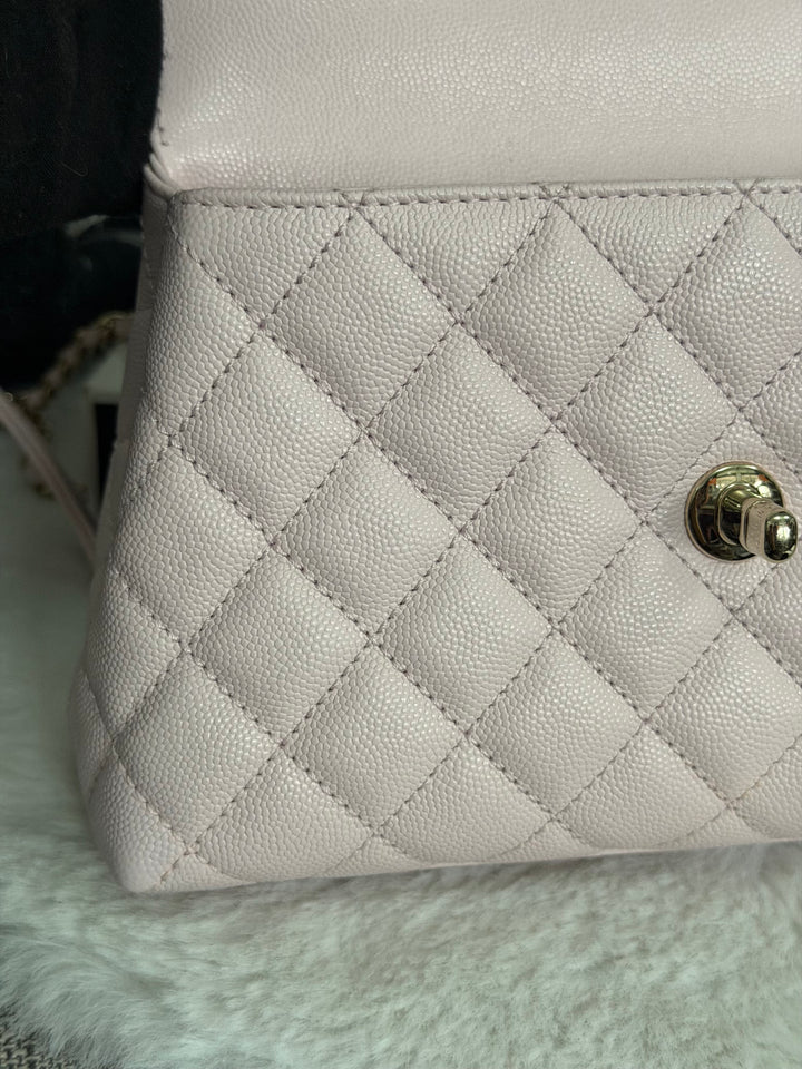 CHANEL 22P Sakura Pink Caviar LGHW Coco Handle Flap Bag with detachable strap 2022 size SMALL