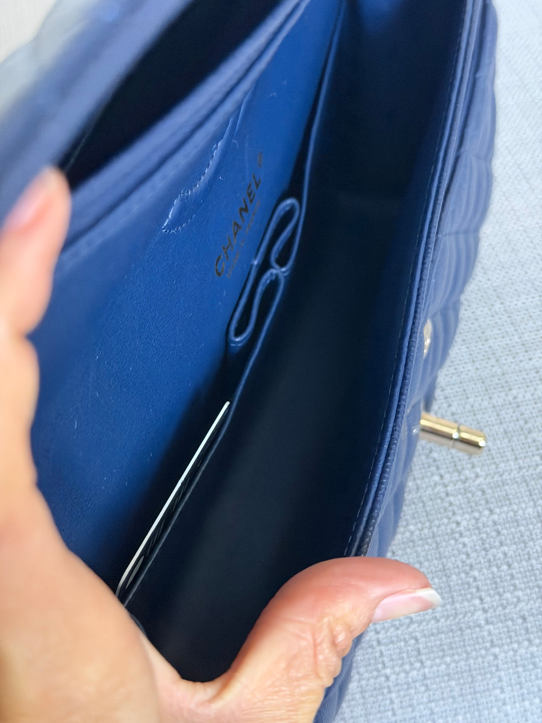 CHANEL series 29 20C Navy Caviar Medium ML Timeless Classic Double Flap Bag 2019/2020