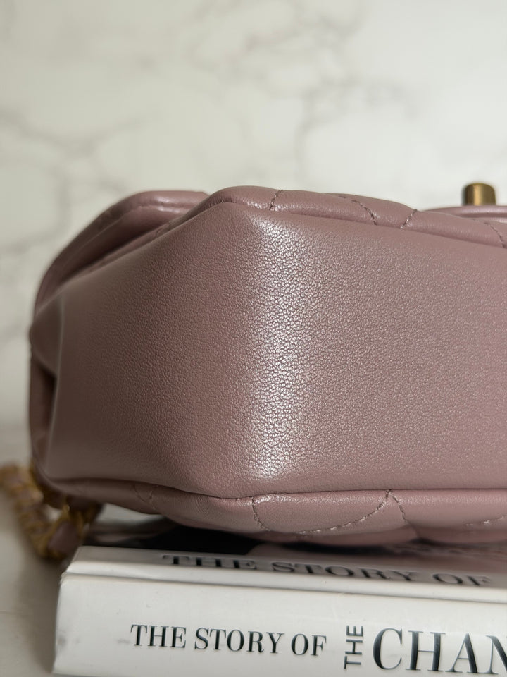 CHANEL 24P Pearly Pink Lambskin Pearl Twist Aged GHW Flap Bag 2024