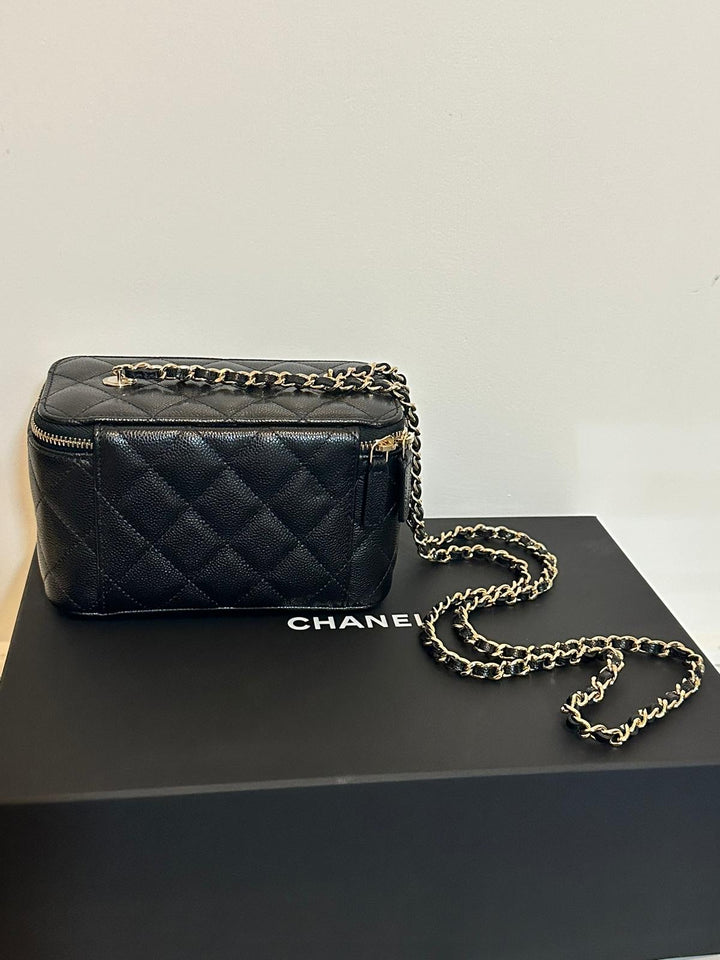 CHANEL Black Caviar LGHW Small Vanity Case with chain