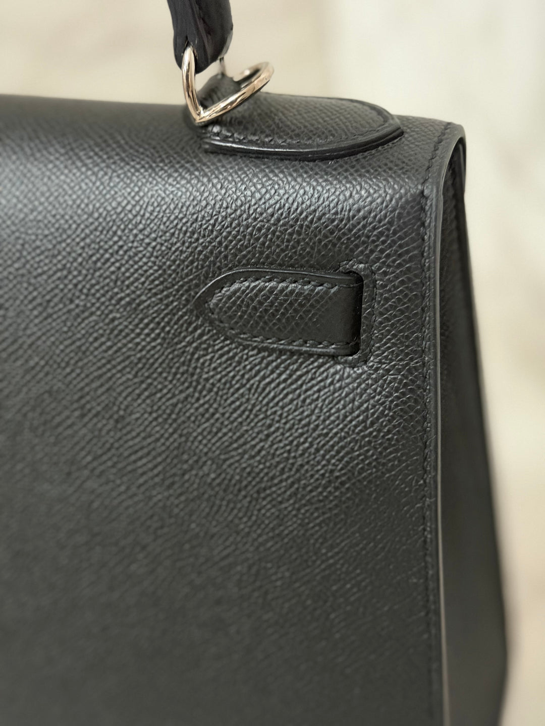 HERMES Black Noir Sellier Epsom Leather PHW Kelly 28 Stamp R 2014