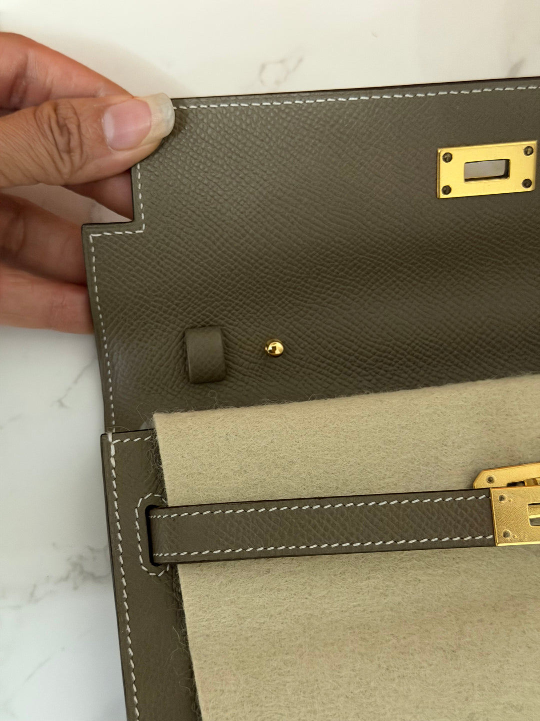 HERMES Kelly To Go Etoupe Epsom Leather GHW stamp B 2023