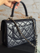 Load image into Gallery viewer, Chanel series 28 2018/2019 Navy Lambskin Champagne GHW Trendy CC Flap Bag size Small with Detachable Strap
