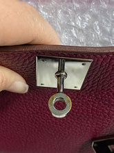 Load image into Gallery viewer, Hermes Tosca Clemence leather Jypsiere 28 PHW Stamp N
