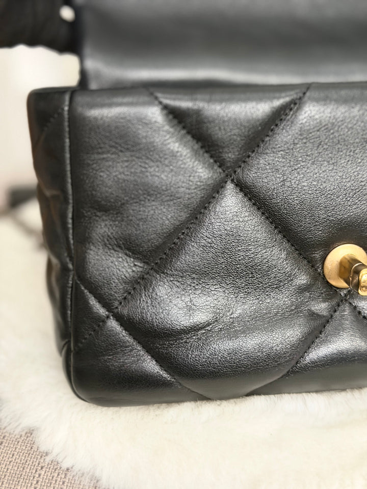 CHANEL series 31 Black Lambskin Mixed HW 19 Flap Bag size SMALL