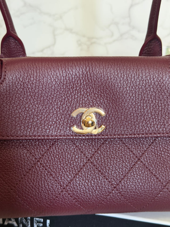 CHANEL Burgundy Caviar LGHW Urban Essentials East West Shopping Tote Bag size Small Matthieu Blazy 26S 2026