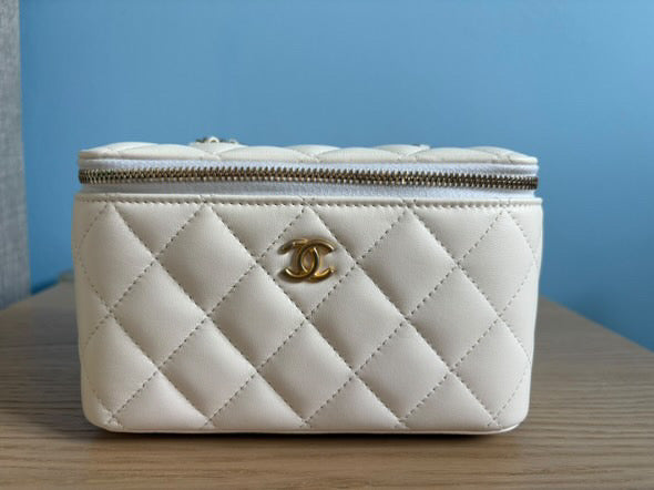 Chanel 2021 21A collection White Lambskin aged GHW Small Vanity Pearl Crush