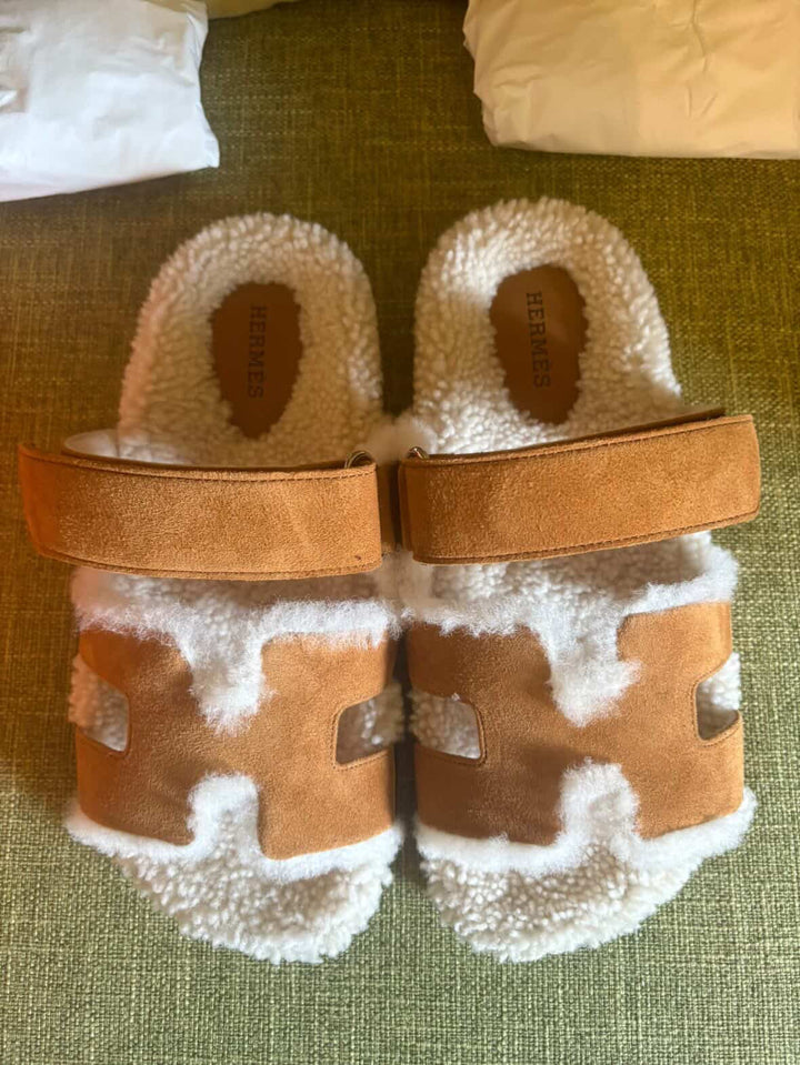Hermès Chypre Sandals in Naturel/ Écru Suede goatskin plus shearling size EU37