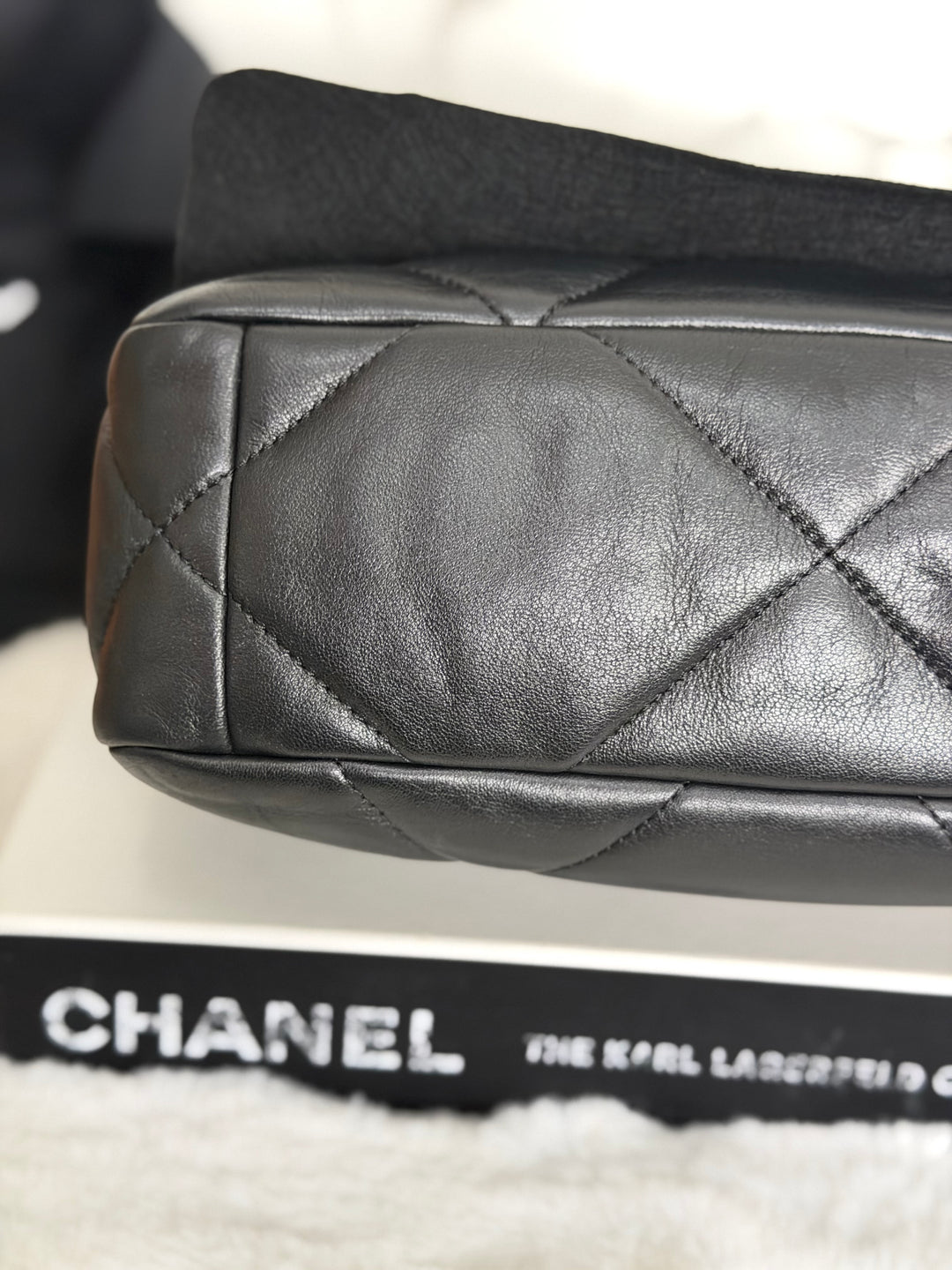 CHANEL series 31 Black Lambskin Mixed HW 19 Flap Bag size SMALL
