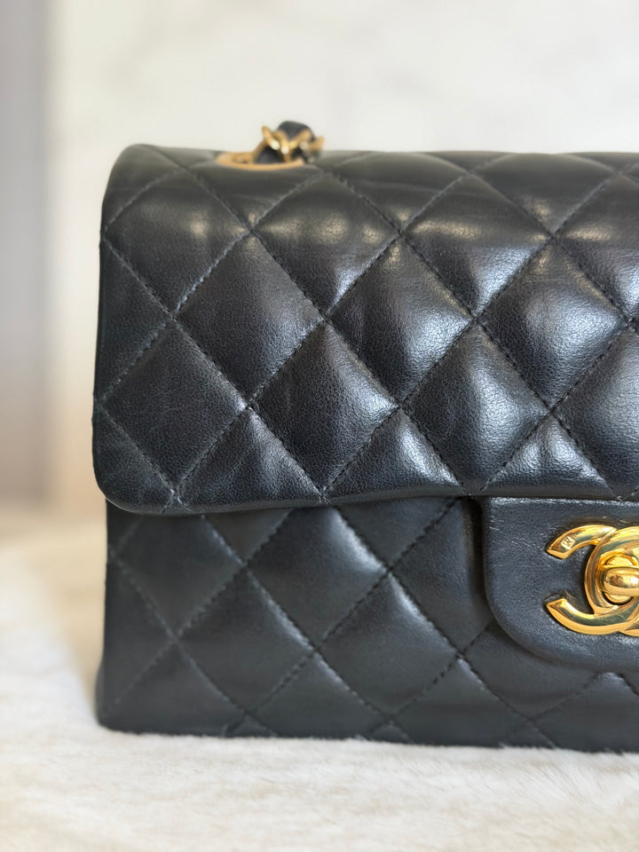 CHANEL Vintage series 11 Black Lambskin 24K GHW Small Timeless Classic Double Flap Bag
