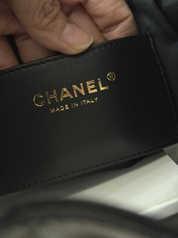 CHANEL 26C 2025/2026 Black Caviar Aged GHW 25 Hobo Bag size Small